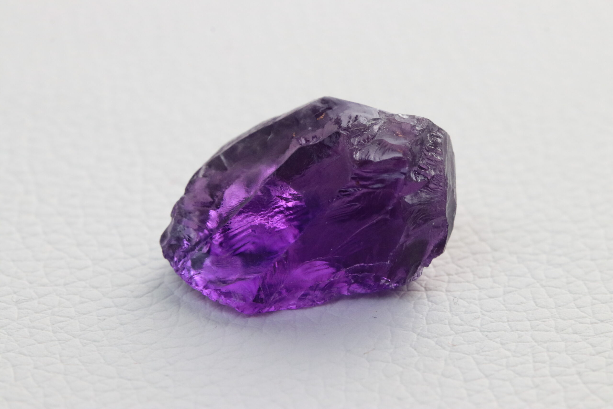 Amethyst · Facet Rough · 37.8 ct · Untreated · Violet - Image 3