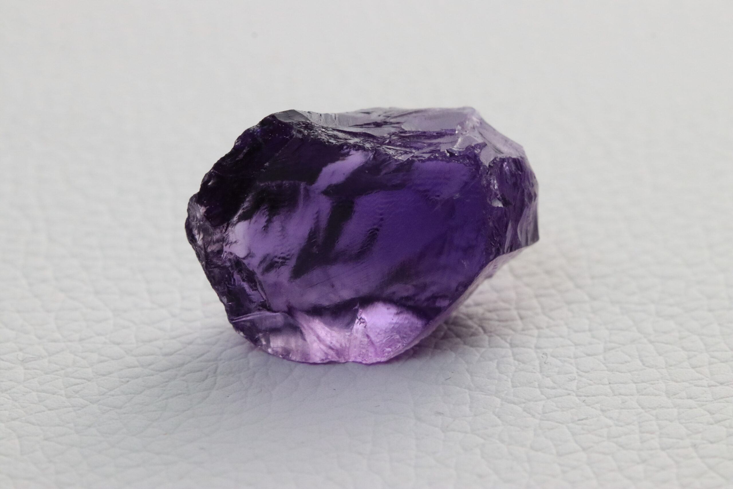 Amethyst · Facet Rough · 37.8 ct · Untreated · Violet - Image 2