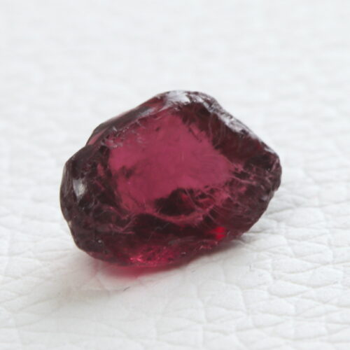 Alternative view of Rhodolite Garnet · Facet Rough · 6.2 ct · Untreated